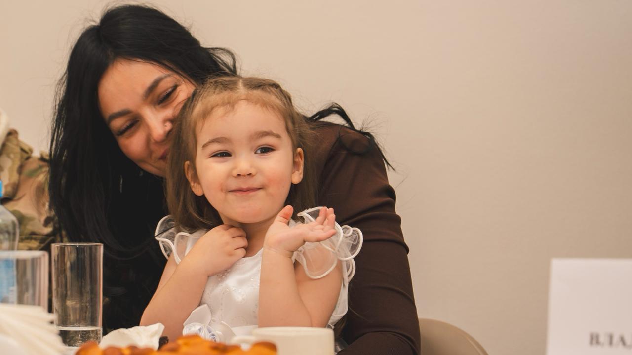 Огромное вам спасибо за ваше служение: Андрей Чибис накануне Дня матери встретился с многодетными семьями участников СВО